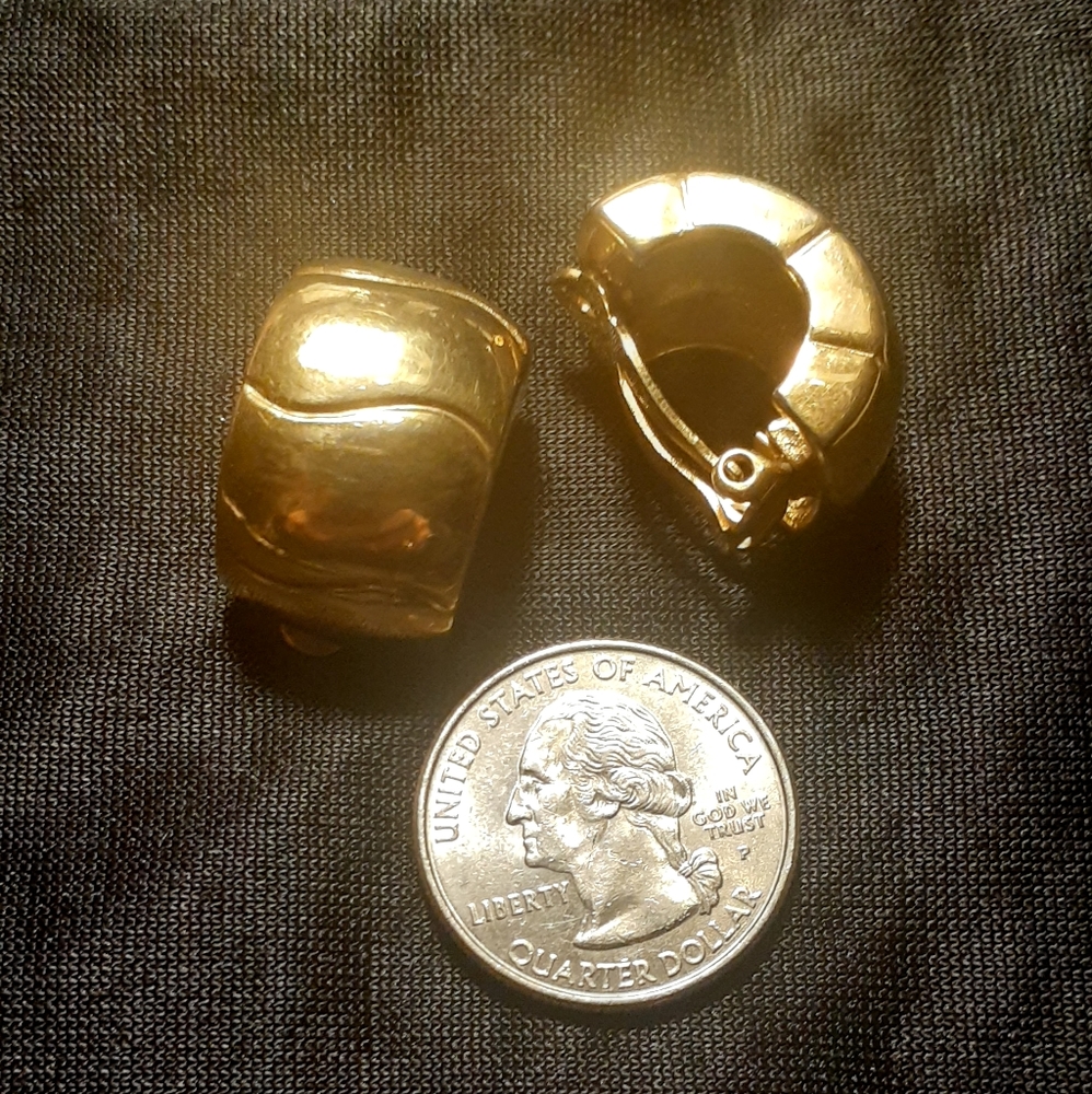 Givenchy vintage clip on earrings